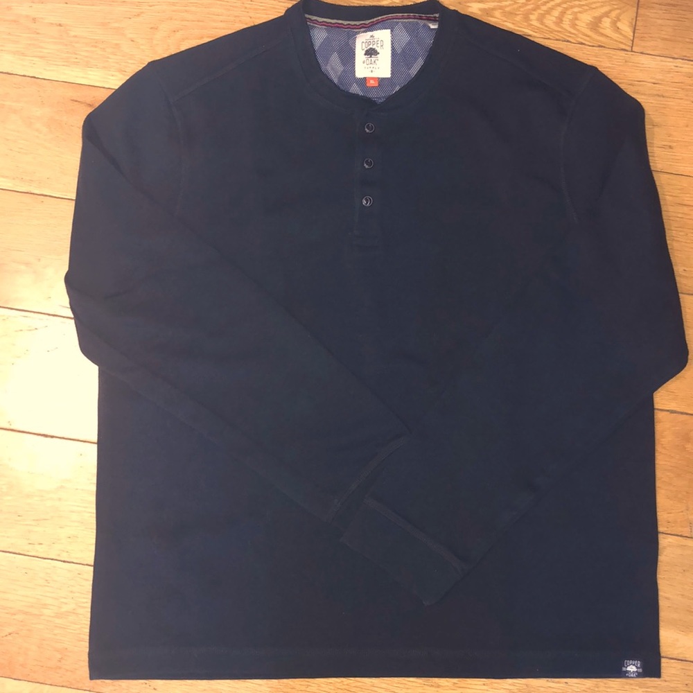 Men’s long sleeve navy shirt with 3 buttons